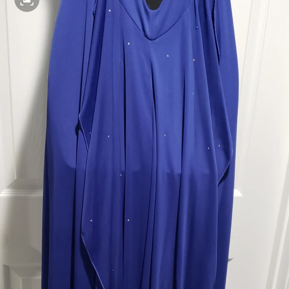 PROM/EVENING DRESS - Picture 2 of 4